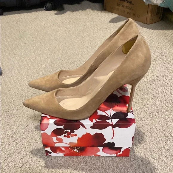 Manolo Blahnik Tan Suede Pumps - Picture 5 of 11